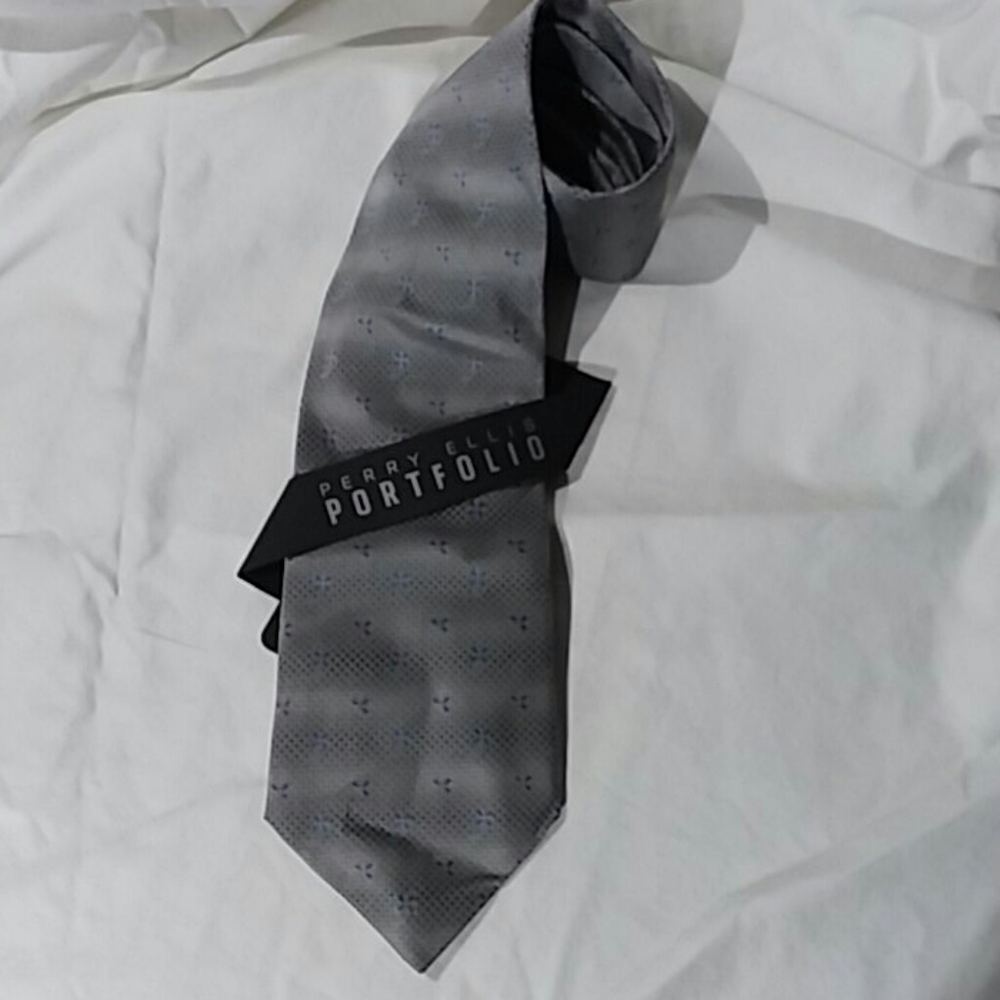 Perry Ellis Portfolio Silk tie 4x57" silver nwt
